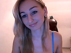 Teen beach cabin Bitty Bopper Gets A Scare